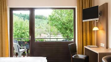 Desk, free cots/infant beds, rollaway beds, free WiFi