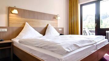 Desk, free cribs/infant beds, rollaway beds, free WiFi