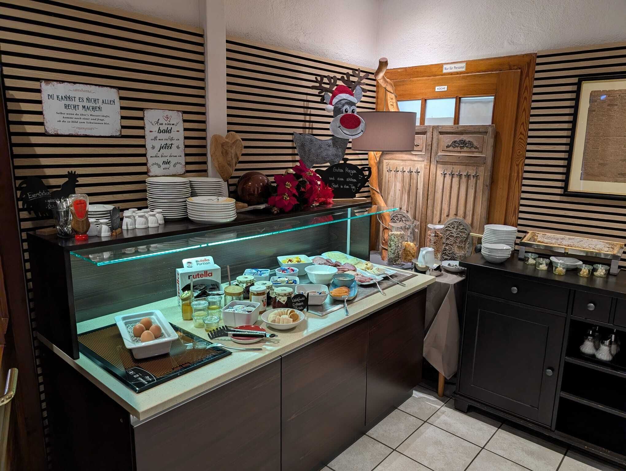 Tägliches Frühstücksbuffet gegen Gebühr