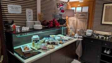 Tägliches Frühstücksbuffet gegen Gebühr