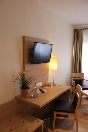 经典双人房, 无烟房, 庭院 | 客房服务设施