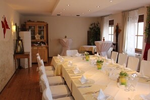 Der serveres aftensmad