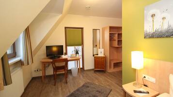 Classic Single Room, Non Smoking, Courtyard Area | Room amenity