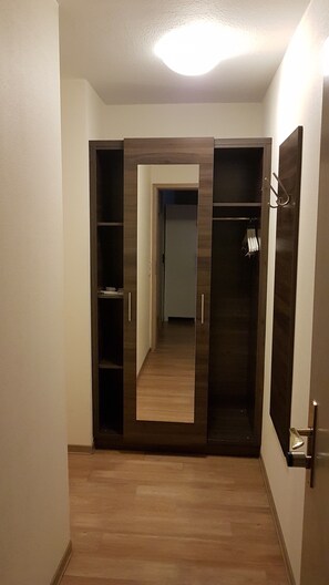 经典双人房, 无烟房, 庭院 | 客房服务设施