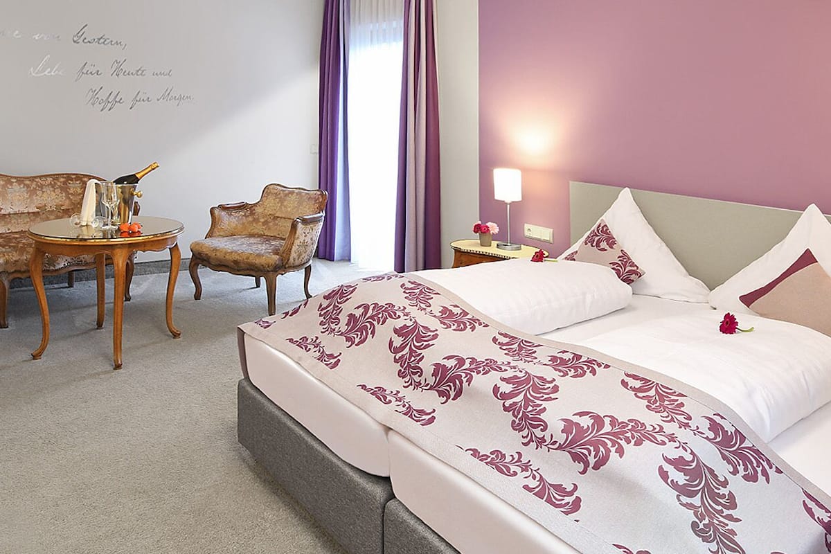 Comfort Double Room (PLUS mit Stilmöbel) | In-room safe, cribs (surcharge), individually decorated