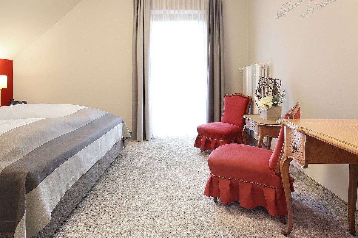comfort double room | in-room safe, individually decorated, individually furnished