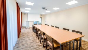 A conference room with a long table, chairs, and a whiteboard. - Alpha (Bad Langensalza)