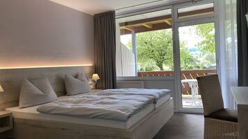 Standard Double Room, 1 Queen Bed | 1 bedroom, in-room safe, desk, free WiFi