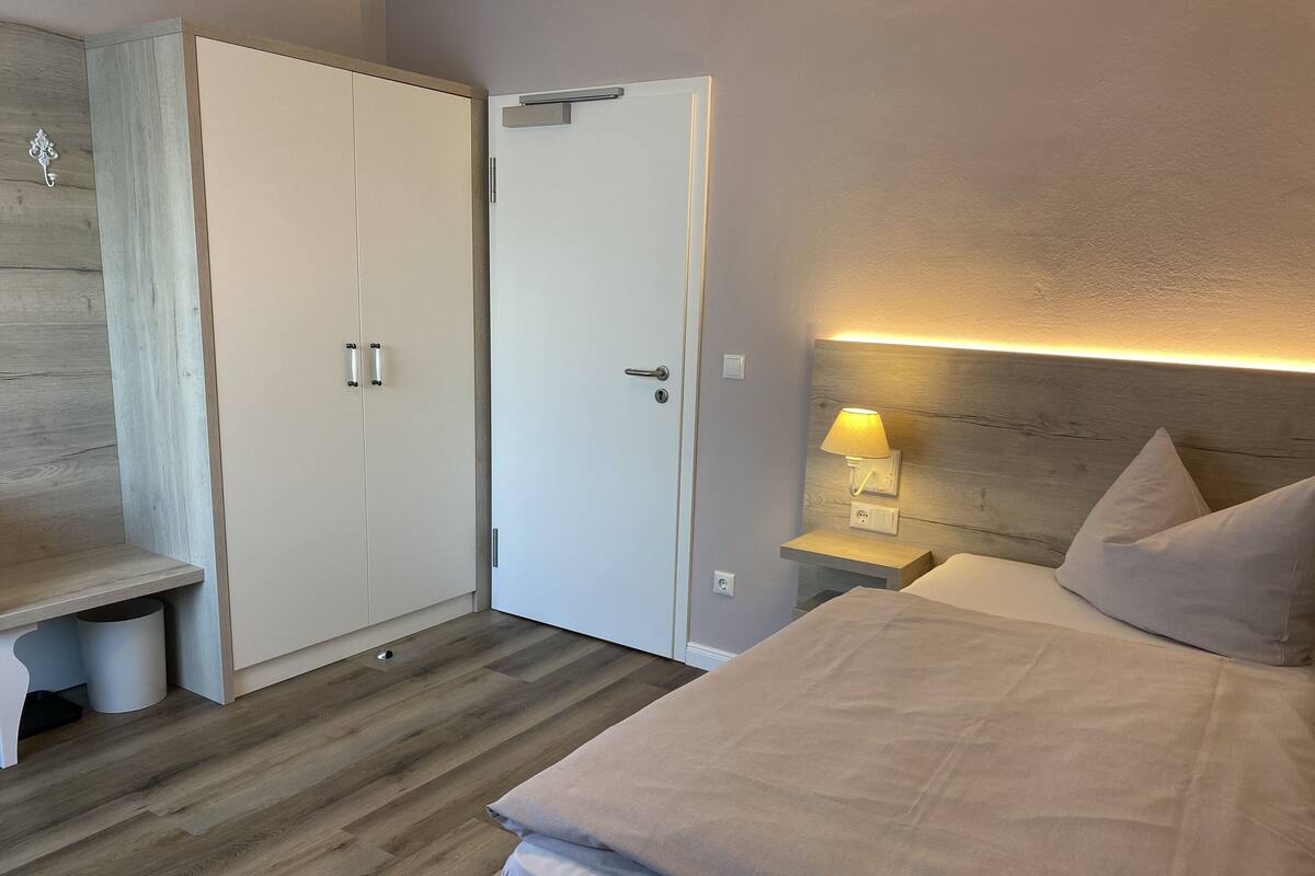 Einzelzimmer, 1 Einzelbett | 1 Schlafzimmer, Zimmersafe, Schreibtisch, kostenloses WLAN