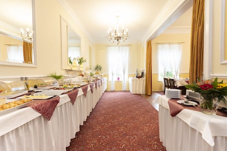 Desayuno buffet todos los días (con cargo). Palais am Kleistpark