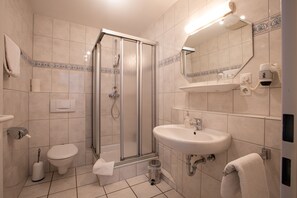 Single Room | Bathroom | Free toiletries, hair dryer, towels, soap