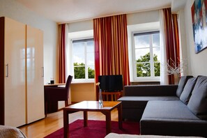 Quadruple Room | Minibar, desk, blackout drapes, bed sheets