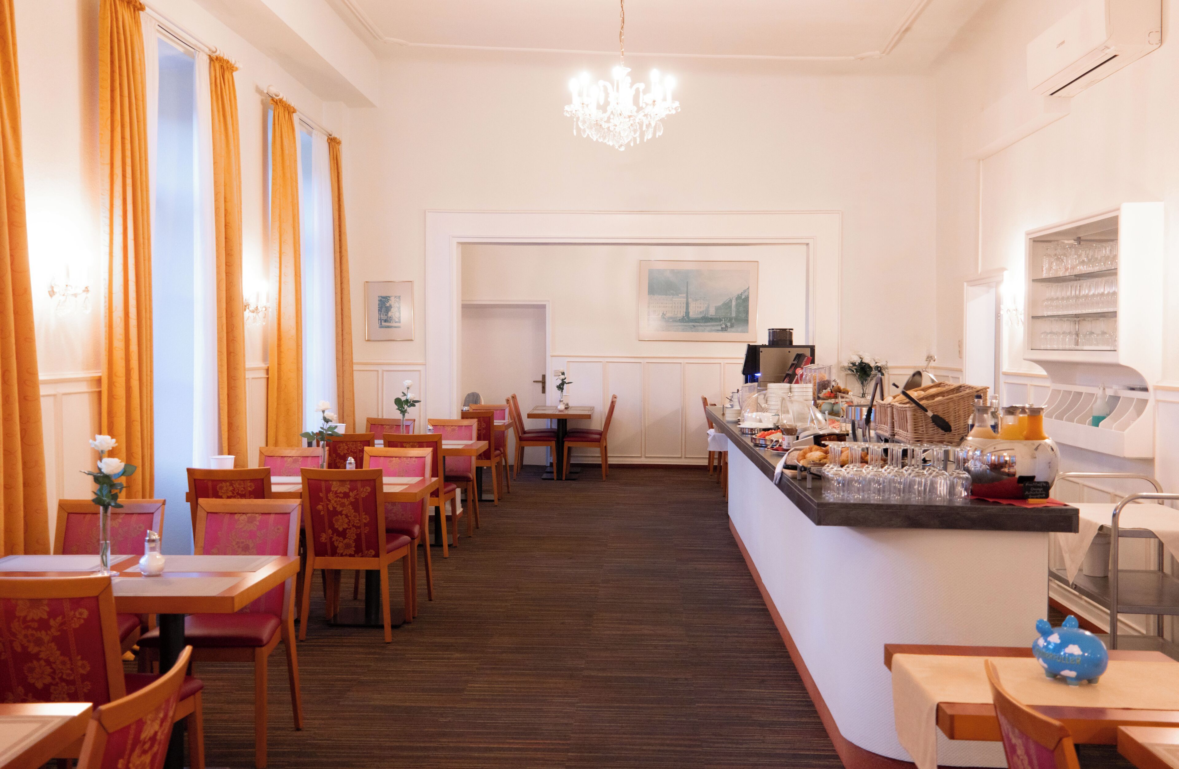 free daily continental breakfast