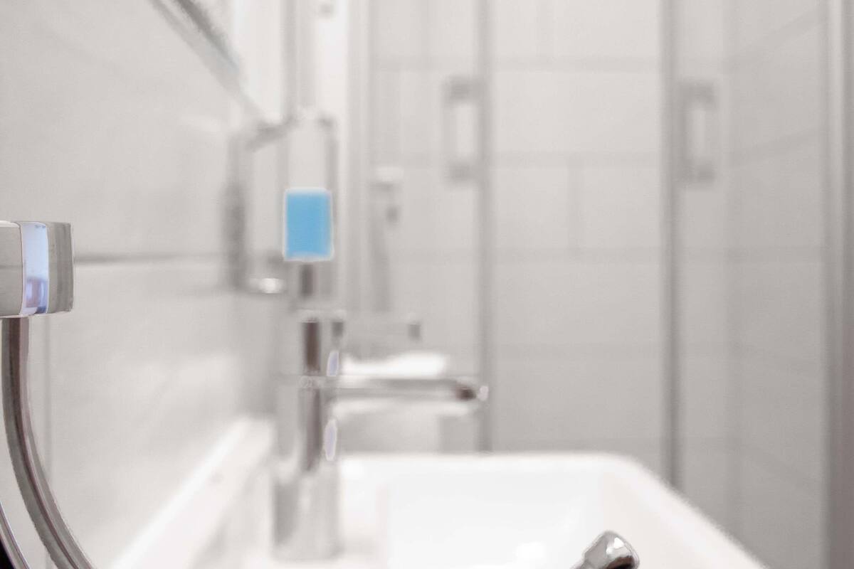 quadruple room | bathroom | free toiletries, hair dryer, bathrobes, towels