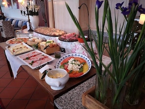 Desayuno estilo bufé