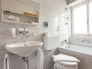 Double Room with Village View | Bathroom | Free toiletries, hair dryer, towels