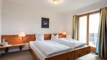 Double Room with Balcony and Panoramic View | Desk, iron/ironing board (on request), bed sheets