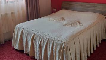 Standard dubbelrum - 1 queensize-säng - icke-rökare | Minibar, strykjärn/strykbräda, extrasängar och gratis wi-fi