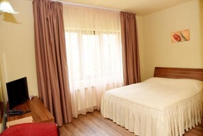Minibar, tabla de planchar con plancha, camas extra y wifi gratis 