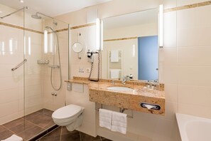 Suite, 1 dobbeltseng | Bad | Hårføner, håndklær, såpe og sjampo