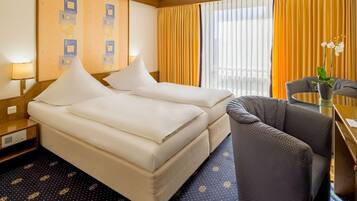 Standardzimmer, 1 Doppelbett | Allergikerbettwaren, Schreibtisch, kostenlose Babybetten