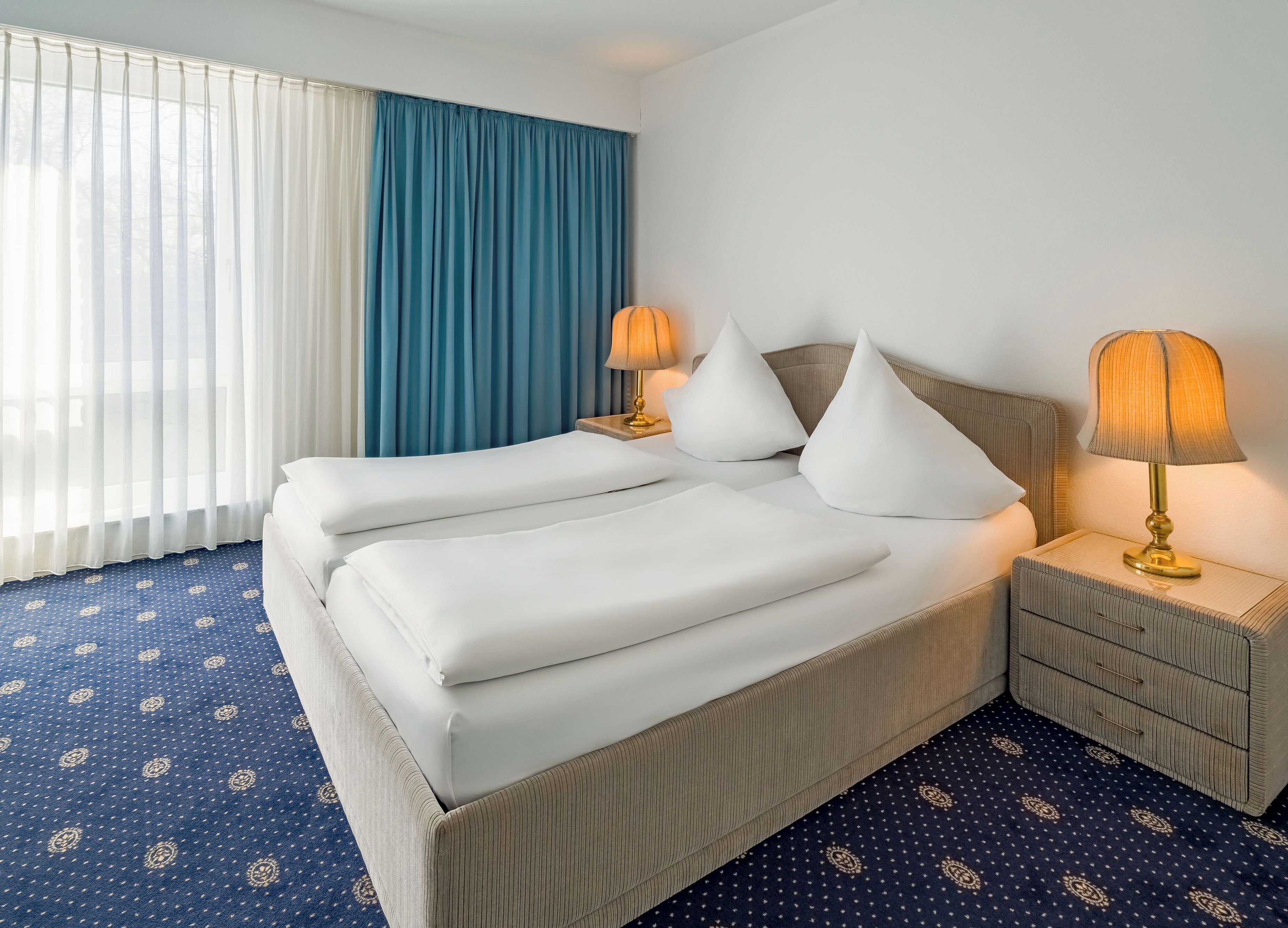 Hypo-allergenic bedding, desk, free cribs/infant beds, free WiFi