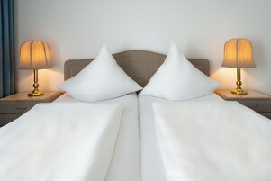 Ropa de cama hipoalergénica, escritorio, cunas gratuitas y wifi gratis 