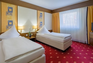 Room, 1 Double Bed (Accessible) | Hypo-allergenic bedding, desk, free cribs/infant beds, free WiFi