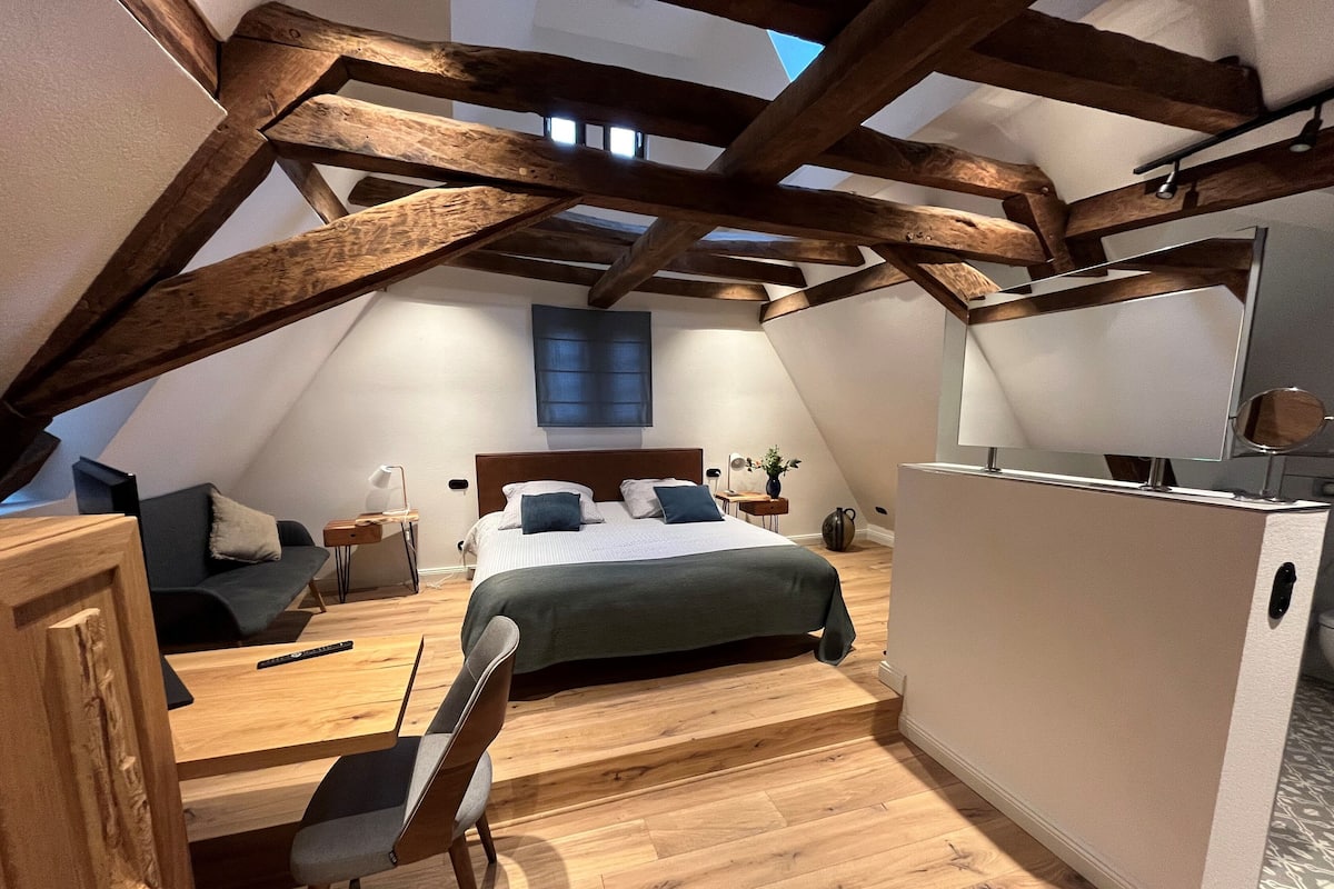 Romantic Suite | 1 bilik tidur, meja, ruang kerja komputer riba, kalis bunyi