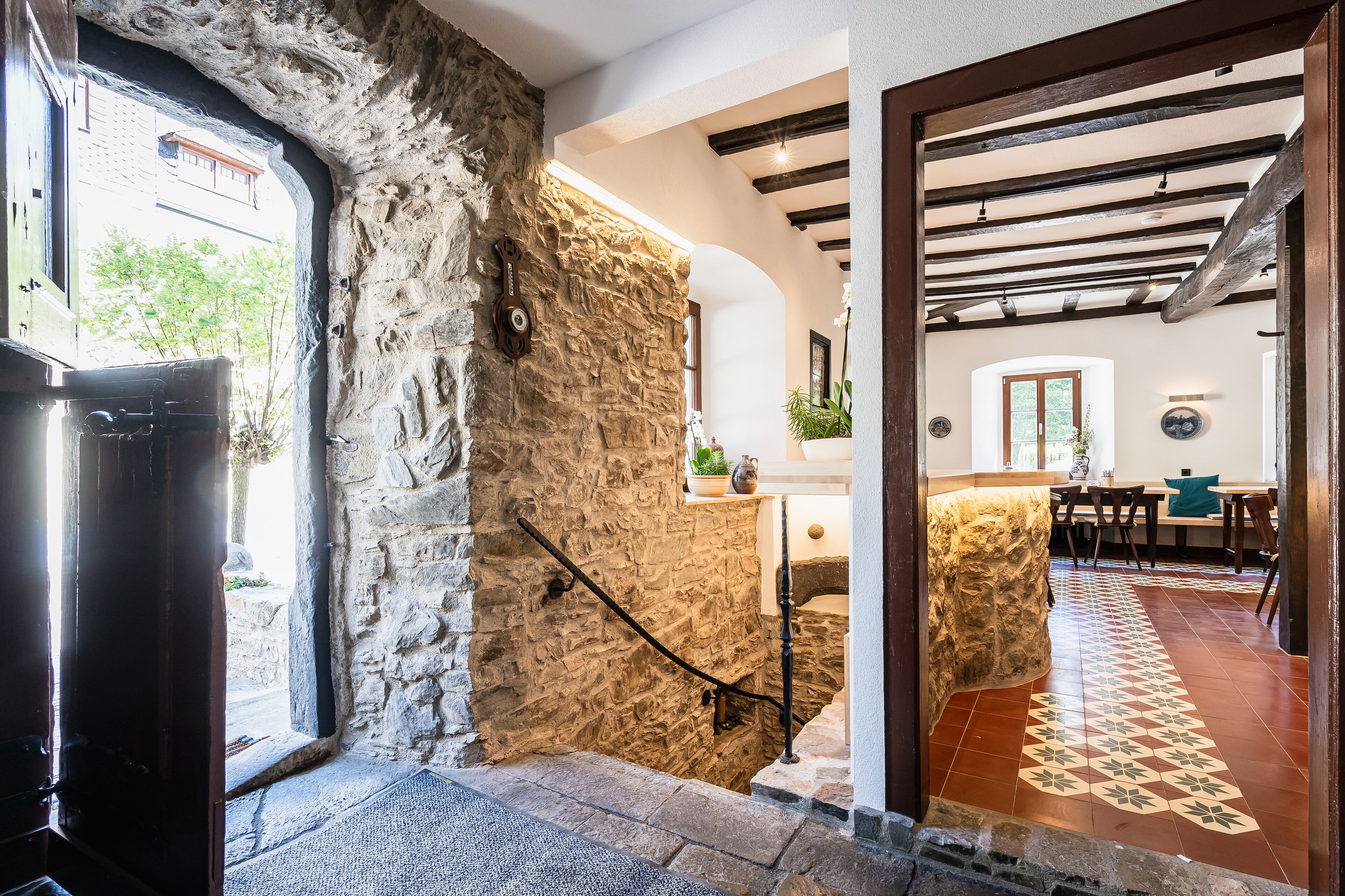 Aperto a colazione e cena, cucina tedesca, con tavoli all&#x27;aperto 