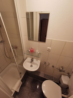 Einzelzimmer, mit Bad | Badezimmer