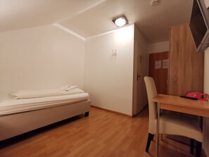 Chambre Simple, salle de bains attenante | Équipements de la chambre