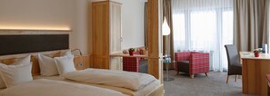 Suíte conforto, vista para o parque | Roupas de cama antialérgicas, frigobar, cofres nos quartos, escrivaninha