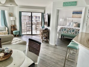 2 Schlafzimmer, Schreibtisch, Bügeleisen/Bügelbrett, Reisekinderbett