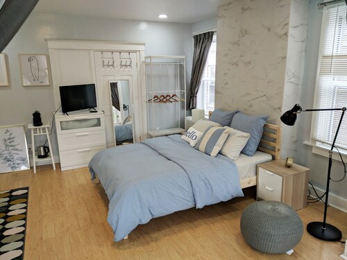 Lovely, cozy Beacon guest suite with portable kitchen in Squirrel Hill