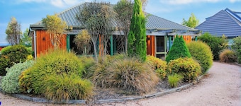 Popular Family friendly, Modern Cosy Bach,+ WiFi, 21 Devon Street Hanmer Springs