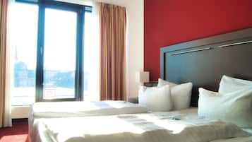 Zimmersafe, Schreibtisch, Verdunkelungsvorhänge, schallisolierte Zimmer