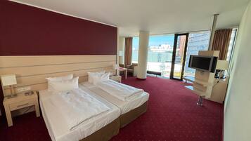 Junior-Studiosuite, 1 King-Bett | Zimmersafe, Schreibtisch, Verdunkelungsvorhänge, schallisolierte Zimmer