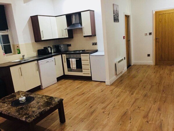 Microwave, dishwasher, cookware/dishes/utensils