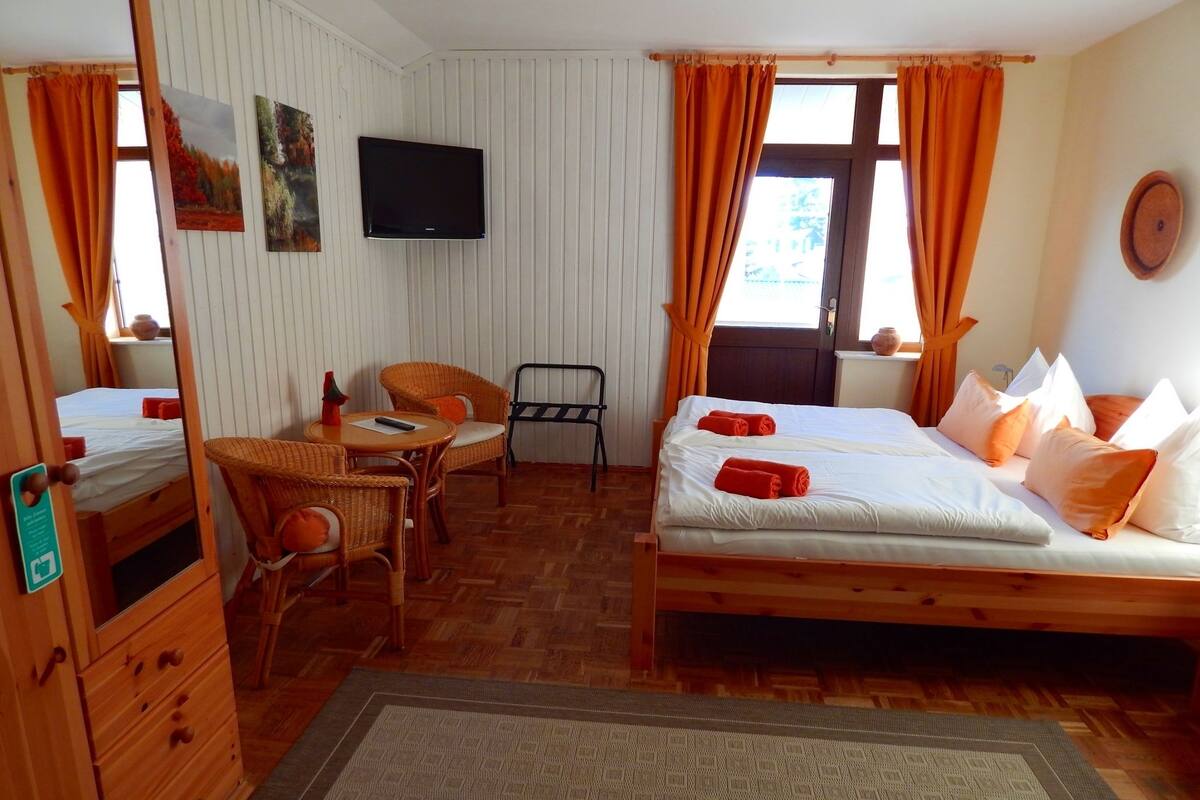 Phòng đôi hoặc 2 giường đơn | Két bảo mật tại phòng, bàn, truy cập Internet không dây miễn phí