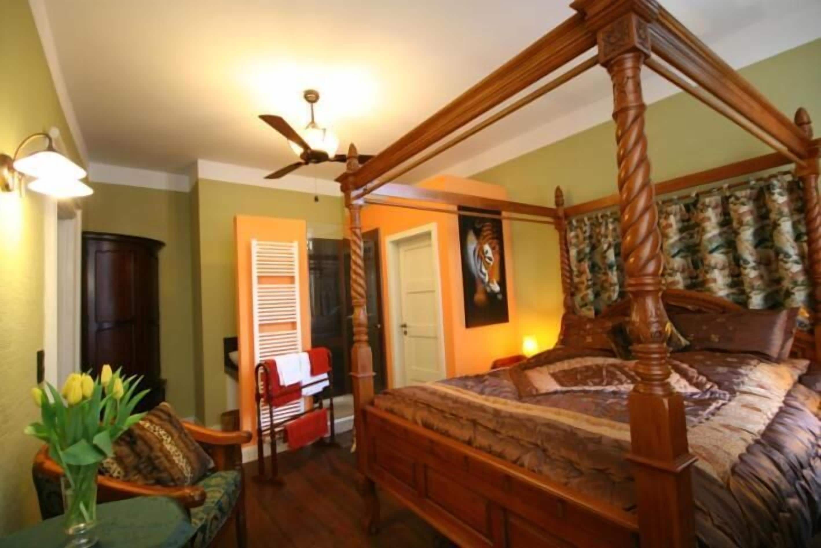 minibar, desk, rollaway beds, free wifi