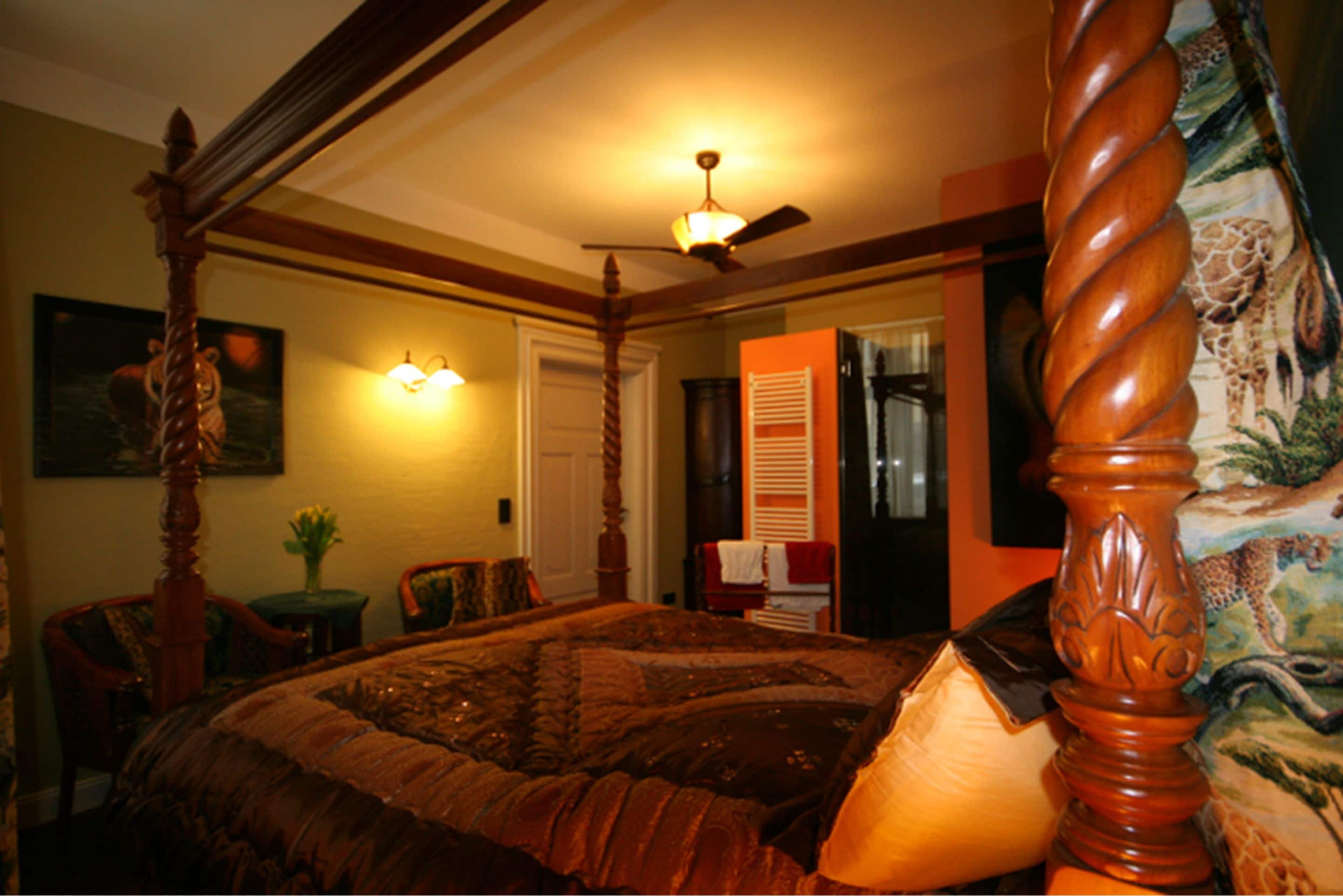 suite | minibar, desk, rollaway beds, free wifi