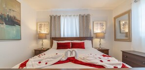 5 bedrooms, in-room safe, iron/ironing board, free WiFi - Heated pool with jacuzzi, 9mins to the Beach. (Boynton Beach)