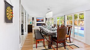 Dining - Heated pool with jacuzzi, 9mins to the Beach. (Boynton Beach)