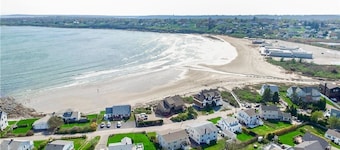 Cabin by the Sea - Newly Renovated Log Cabin Near the Beach - Private Location