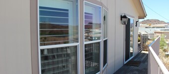 Vues magnifiques sur le lac Havasu et la montagne