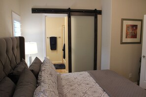 3 chambres, fer et planche à repasser, Wi-Fi, draps fournis