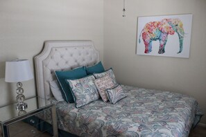 3 habitaciones, tabla de planchar con plancha, wifi y ropa de cama 