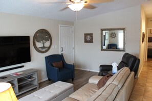 Smart TV, stereo - Gorgeous Lake Havasu and Mountain Views (Parker)