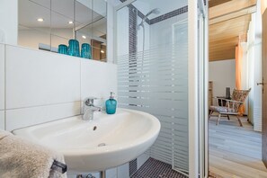 Dusche, Haartrockner, Handtücher